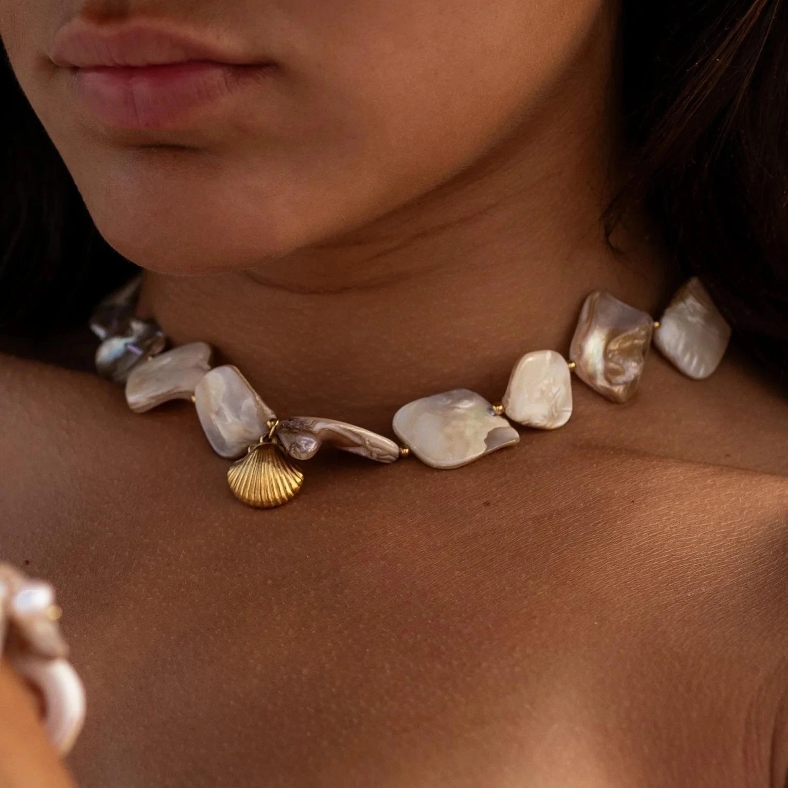 Shell Choker Necklace